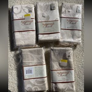 Set of 20 silver napkins! New! 50/50 cotton and polyester